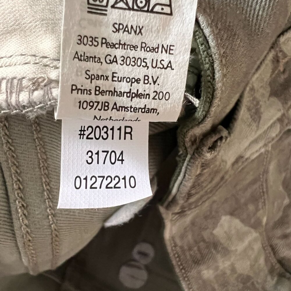 NWT Spanx Camouflage Stretch Twill Ankle Cargo Pants Size Large and Medi… - Picture 9 of 10